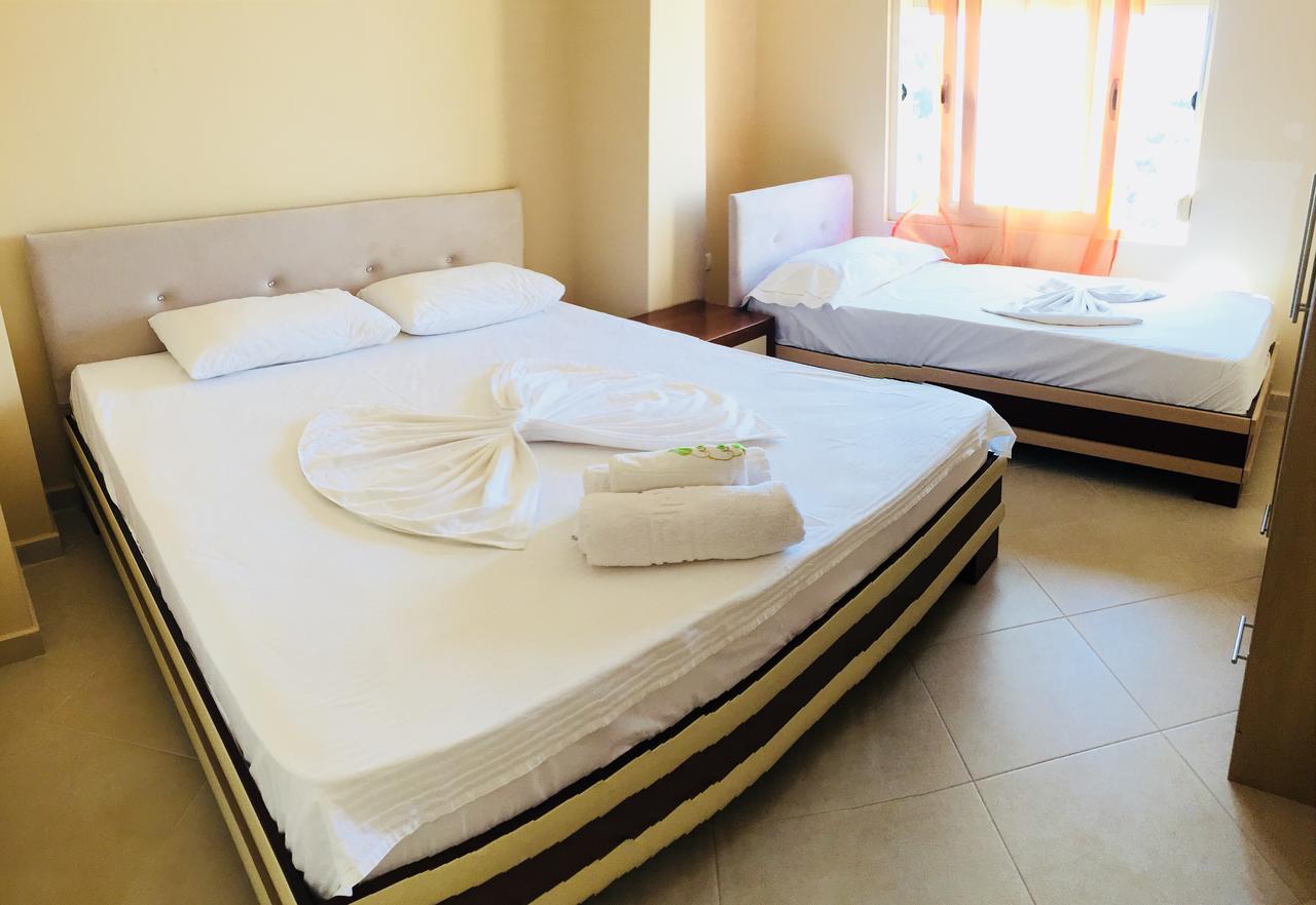 Apartments On The Beach Sarandë 外观 照片